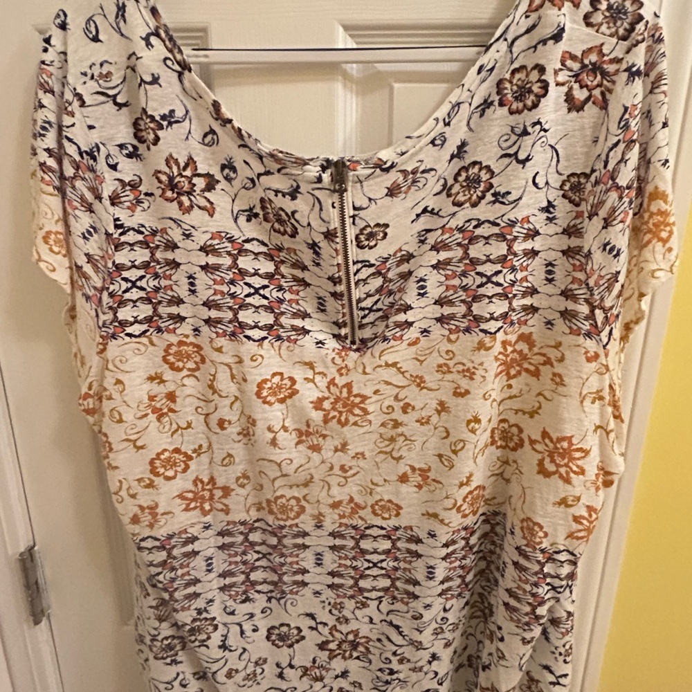 Lucky Brand light orange and navy blue Graphic Cap Sleeve Blouse
